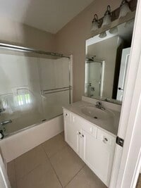 Building Photo - 107 Fox Den Dr