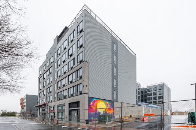 Building Photo - Aqua