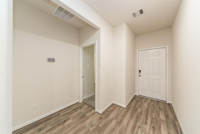 Building Photo - 7035 Toluca Dr