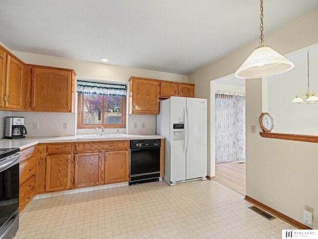 Building Photo - 5763 N 130th St