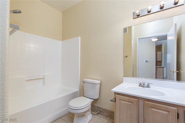 Building Photo - 5650 E Sahara Ave