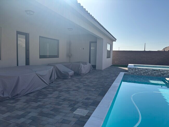 Building Photo - 8009 Corte De Los Pajaros