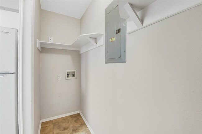 Building Photo - 10007 Emerald Creek Dr