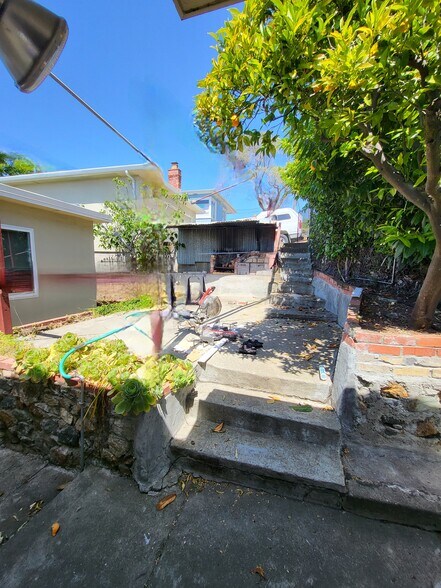 Building Photo - 906 Balra Dr