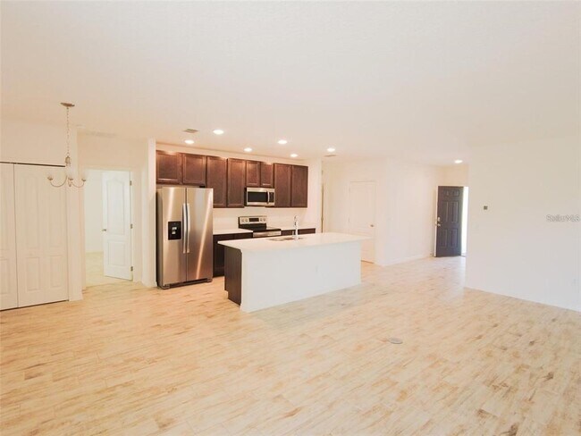 Building Photo - 423 Taft Dr