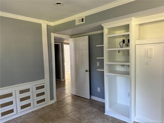 Building Photo - 6607 Sherrod Pl