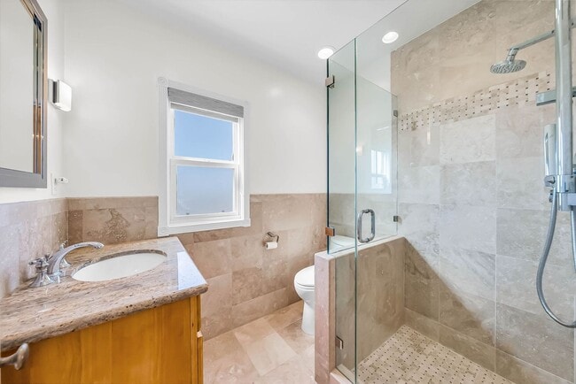 Building Photo - Gorgeous Golden Gate Heights home with gar...