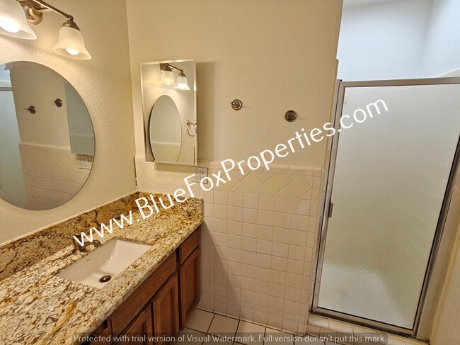 Building Photo - 1201 N Tracy Ave