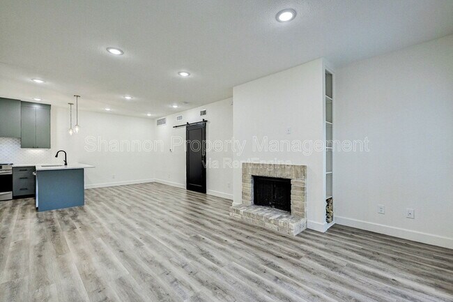 Building Photo - 2100 Tanglewilde St