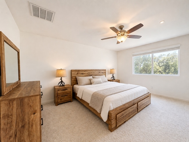 Building Photo - Beautiful and almost Brand New 3 Bedroom House in Citro, Fallbrook for Rent
