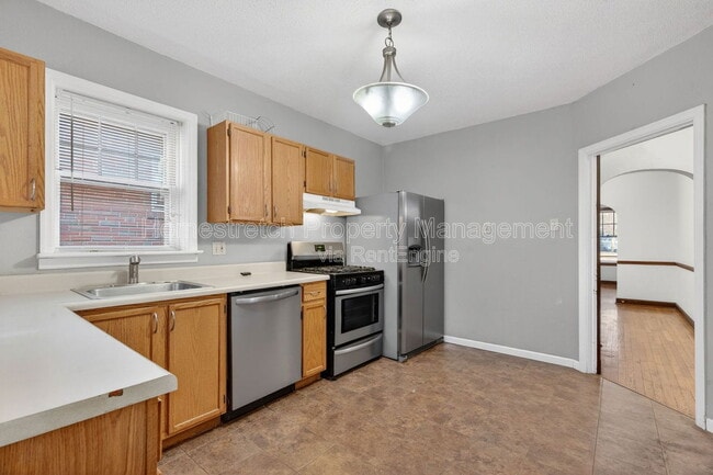 Building Photo - 3155 Hampton Ave