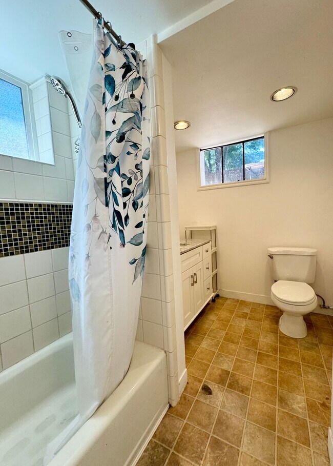 Building Photo - Phinney Ridge Home