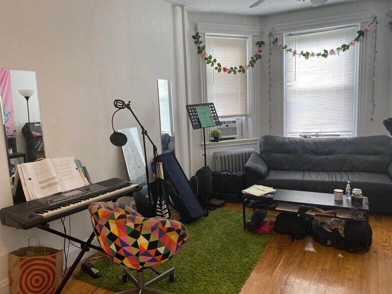 Building Photo - 51 Park Dr