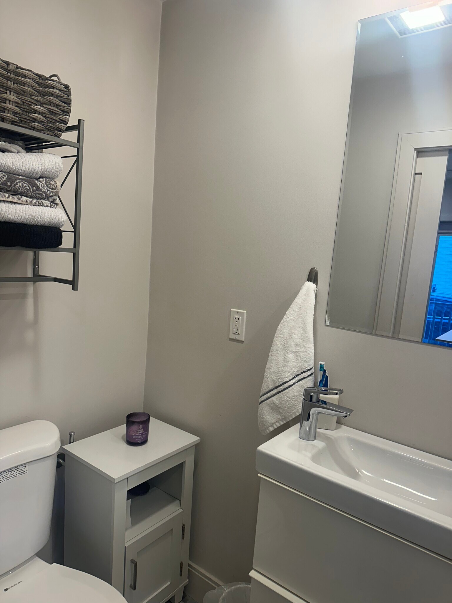 Building Photo - 48 Tuttle St