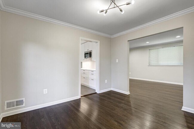 Building Photo - 5609 Rolling Rd