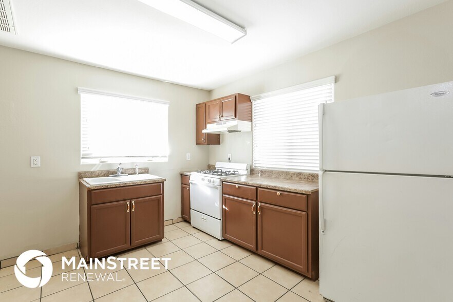 Building Photo - 7721 W Whitton Ave