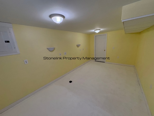 Building Photo - Fully Renovated Cottage For Rent in Riverside!