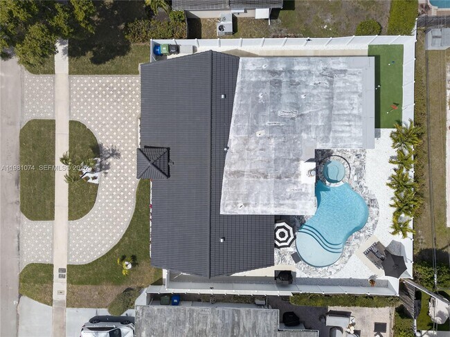 Building Photo - 2161 NE 62nd Ct