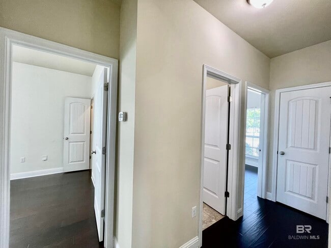Building Photo - 324 Majestic Beauty Ave