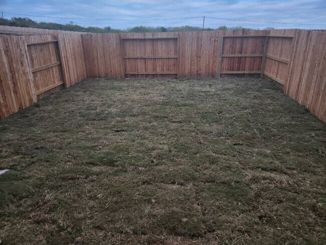 Building Photo - NEW CONSTRUCTION IN GATED COMMUNITY!!! BUI...
