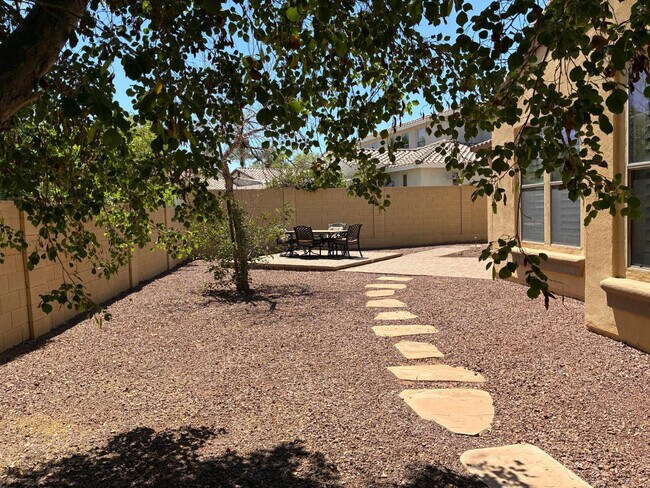 Building Photo - 20973 W Cora Vista