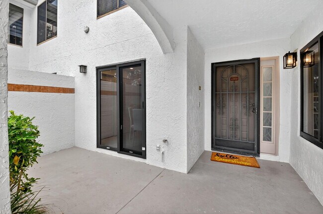 Building Photo - 15362 Strathearn Dr