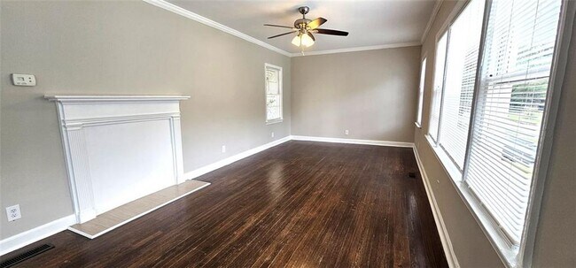 Building Photo - 1752 Parkhill Dr