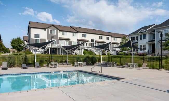 Building Photo - Amenity-Rich Top-Floor Condo in Lehi