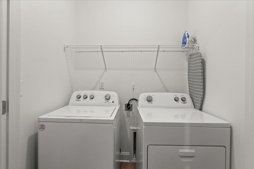 Building Photo - 8530 Steele Creek Pl Dr