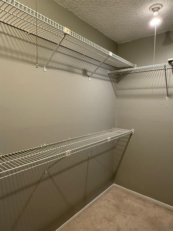 Building Photo - 7112 N Holiday Dr