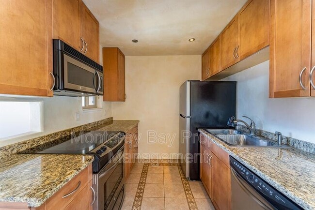 Building Photo - 3204 Golden Oaks Ln