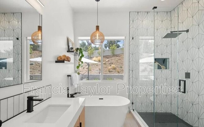 Building Photo - 1042 Alexandra Ln