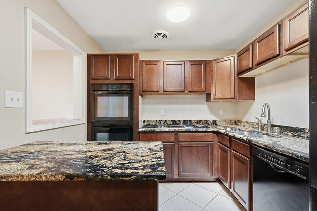 Building Photo - 338 Coral Dr SW