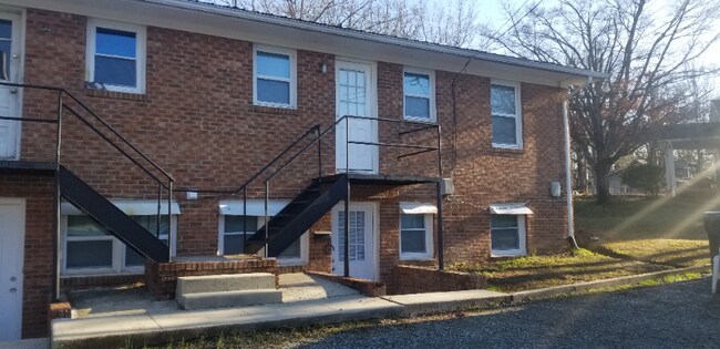 Building Photo - 303A Culbreth Ave