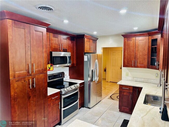 Building Photo - 6535 SW 8th Pl