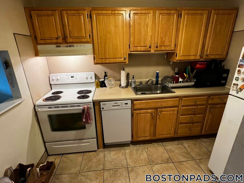 Building Photo - 66 Homer Ave