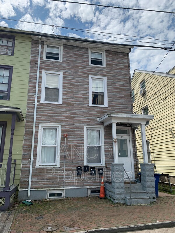 Building Photo - 10 Church St