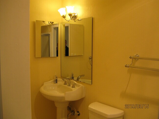 Building Photo - 1551 Building