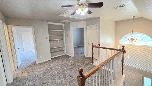 Building Photo - 4101 Pinewood Dr