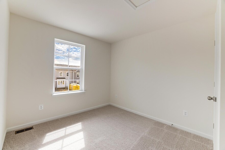 Building Photo - 47 Orch Grn Dr