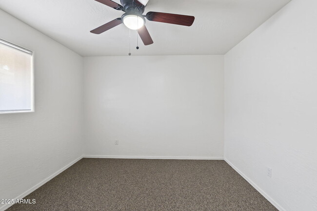 Building Photo - 744 E Meadow Ln