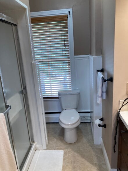 BATHROOM - 4 Lincoln Ave