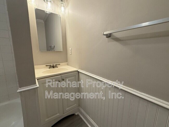 Building Photo - 645 Greenbriar Ave