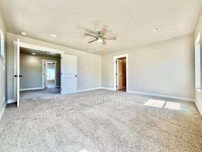Building Photo - 673 W Beth Cir