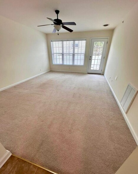 Building Photo - 2000 Curry Rd