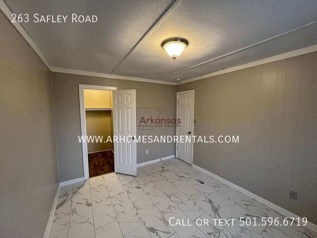 Building Photo - 263 Safley Rd