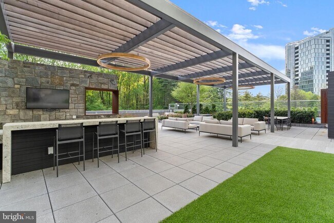 Building Photo - 7887 Jones Branch Dr