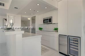 Building Photo - 2555 Collins Ave