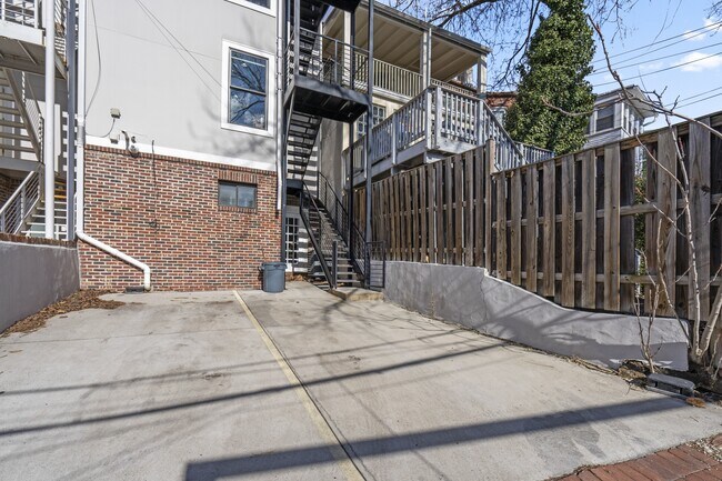 Building Photo - 142 Bryant St NE