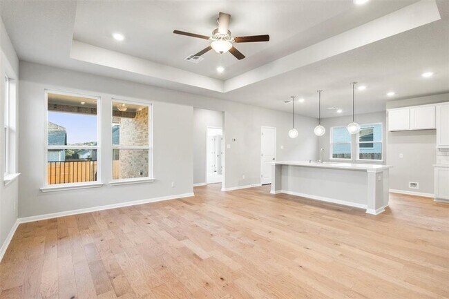 Building Photo - 204 Grn Knl Ln